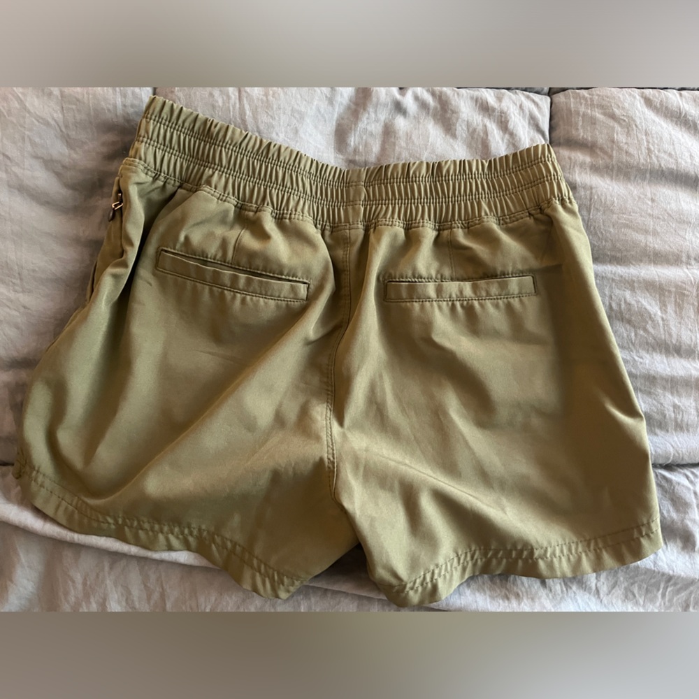 green old navy shorts size L